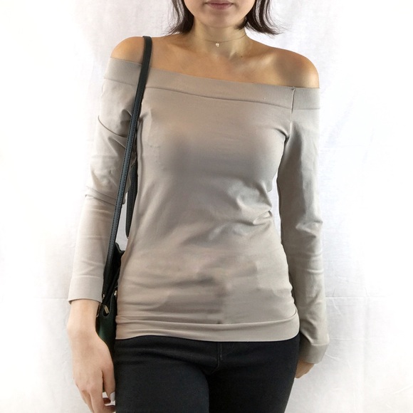 NEW✨Aritzia Off Shoulder T-shirt - Picture 5 of 8